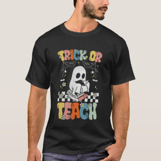 Trick Or Teach Groovy Teacher Halloween Retro Flor T-shirt