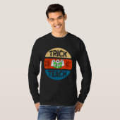 Trick Or Teach One Spooky Teacher Messy Bun Hallow T-shirt (Voorkant volledig)
