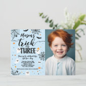 Trick or Three Blue Halloween Cute Ghost Kaart (Staand voorkant)