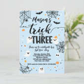 Trick or Three Blue Halloween Cute Ghost Kaart (Staand voorkant)