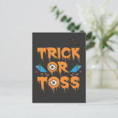 Trick or Toss Grappig Griezelig Halloween Cornhole Briefkaart (Staand voorkant)