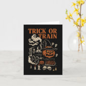 Trick or Train Grappige Halloween Skeleton Ghost P Kaart (Gele Bloem)
