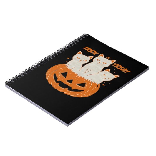 Trick or treat cats Classic T-shirt Notitieboek (Linkerzijde)