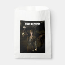 Trick or Treat. Dunne vrouw met lamp