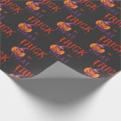 Trick or treat Funny Halloween Pumpkin Cadeaupapier (Hoek)