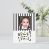 Trick or treat Ghost Chic Modern Halloween Photo Briefkaart (Staand voorkant)