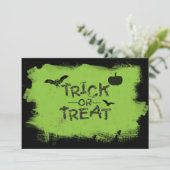 Trick or treat groen & zwart Halloween Invitation Kaart (Staand voorkant)