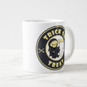 Trick or treat Halloween grim reaper karakter Grote Koffiekop (Voorkant rechts)