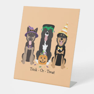 Trick or treat honden in Halloween Costumes Reclamebord Met Voetstuk