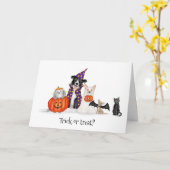 Trick or treat? Honden in kostuum Halloween kaart (Gele Bloem)