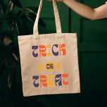 Trick or treat Kinder Halloween Snoep Canvas tas<br><div class="desc">Een schattige en kleurrijke canvas tas van het Halloween-snoep die Trick or treat zegt en herbruikbaar is en geweldig om snoep uit te geven of de Halloween-nacht door te gaan!</div>