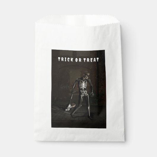 Trick or Treat. Man dressed as skeleton Bedankzakje (Voorkant)
