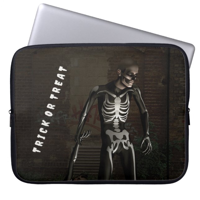Trick or Treat. Man dressed as skeleton Laptop Sleeve (Voorkant)