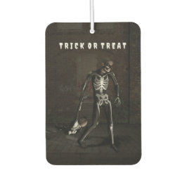 Trick or Treat. Man dressed as skeleton Luchtverfrisser