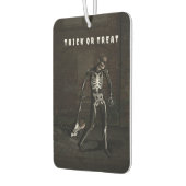 Trick or Treat. Man dressed as skeleton Luchtverfrisser (Links)