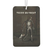 Trick or Treat. Man dressed as skeleton Luchtverfrisser (Achterkant)