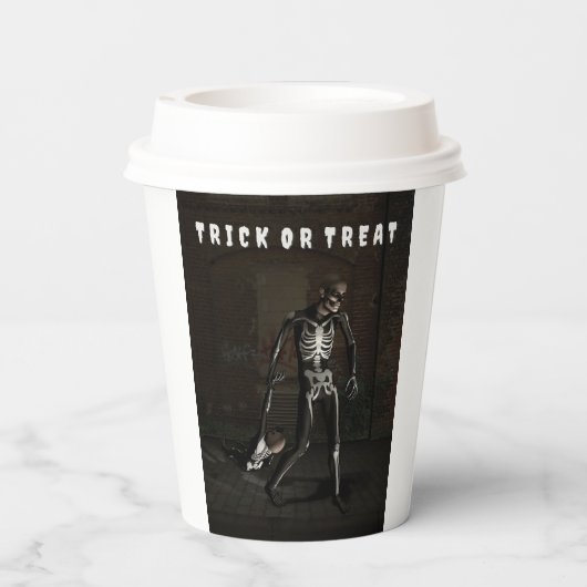 Trick or Treat. Man dressed as skeleton Papieren Bekers (Achterkant)