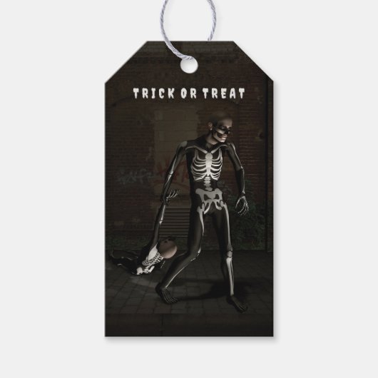 Trick or Treat. Man verkleed als skelet Cadeaulabel (Voorkant)