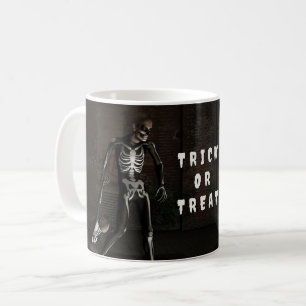 Trick or treat. Man verkleed als skelet Koffiemok