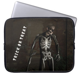 Trick or Treat. Man verkleed als skelet Laptop Sleeve