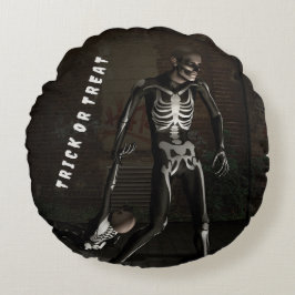 Trick or Treat. Man verkleed als skelet Rond Kussen