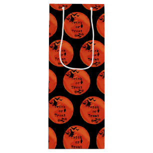 Trick or treat met heks en vlekken op Oranje maan Wijn Cadeautas