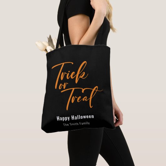 Trick or treat Modern Script Aangepaste Halloween  Tote Bag (Dichtbij)