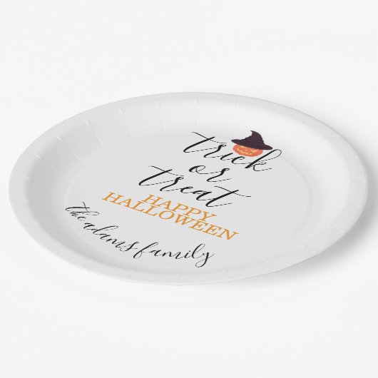 Trick or treat Modern Script Halloween Papieren Bordje (Gekanteld)
