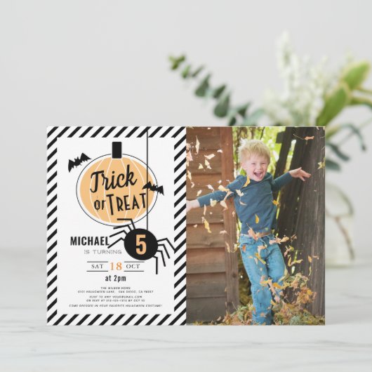 Trick or treat pompoen Halloween foto Verjaardag Kaart (Staand voorkant)