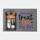 Trick or treat ruikt mijn voeten Halloween Deurmat (Voorkant)