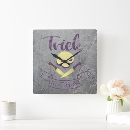 Trick or treat skull crossbones Halloween ribbon T Vierkante Klok (Huis)