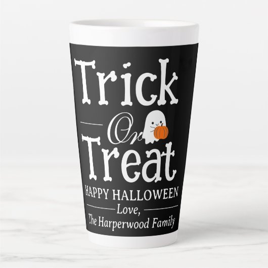 Trick or treat Spooky Halloween familie Latte Mok (Voorkant)