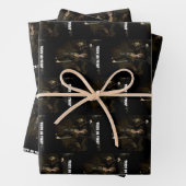 Trick or Treat. Thin female carrying lamp Inpakpapier Vel (In situ)