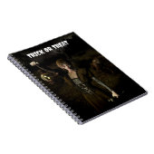 Trick or Treat. Thin female carrying lamp Notitieboek (Rechterzijde)