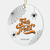Trick or treat Typografie met Spiders ID680 Keramisch Ornament (Links)