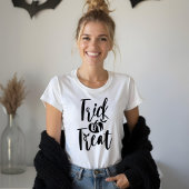 Trick or treat typografisch penseelscript Pompoen Tri-Blend Shirt
