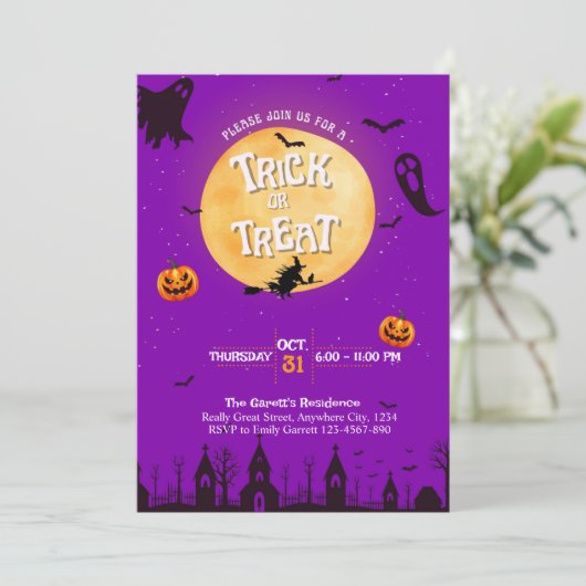 Trick or treat Uitnodiging Paarse Halloween Party (Staand voorkant)