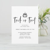 Trick Or Treat Zwarte Minimaal Halloweenfeest Kaart (Staand voorkant)