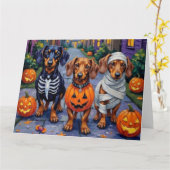 Trick-or-Treating honden tijdens Halloween Kaart (Gele Bloem)