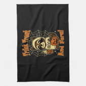 Trick Treat and Feral Cute Halloween Theedoek (Verticaal)