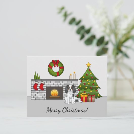 Tricolor Cavalier Dog in een kerstzaal Briefkaart (Staand voorkant)