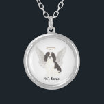 Tricolor Cavalier King Charles Spaniel Zilver Vergulden Ketting<br><div class="desc">Sommigen brengen een licht dat zo groot is voor de wereld, dat zelfs nadat ze weg zijn, hun licht overblijft. Laat een zoet ketting je hart troosten als je even stilstaat bij je geliefde zwarte, witte en rode driekleurige kakelaars spaniel. Voor de attentste giften, paar het met een kaars, een...</div>