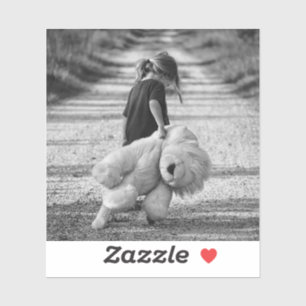 triest meisje lopen met beer sticker