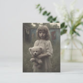 Triest spookkind in het verlaten circus briefkaart (Staand voorkant)