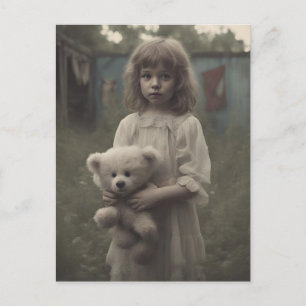 Triest spookkind in het verlaten circus briefkaart