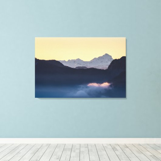 Triglav-berg bij zonsondergang canvas afdruk (Insitu (Houten vloer))