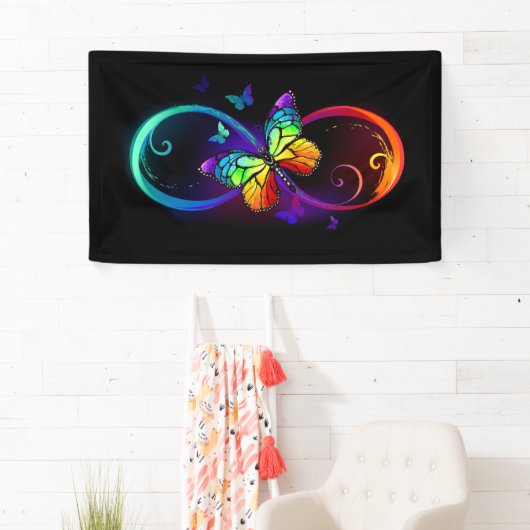 Trillende oneindigheid met regenboogvlinder op zwa spandoek (Insitu)