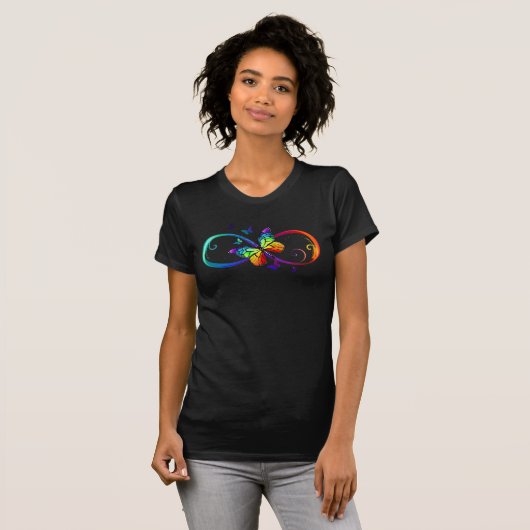 Trillende oneindigheid met regenboogvlinder op zwa t-shirt (Voorkant volledig)