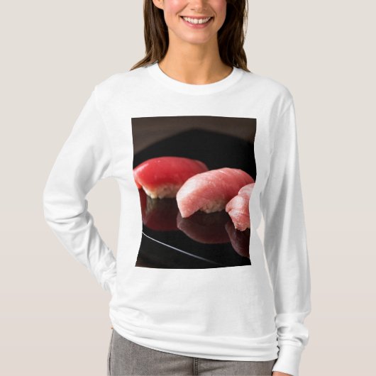 Trio of Tuna – Serene Red Beauty T-shirt (Voorkant)