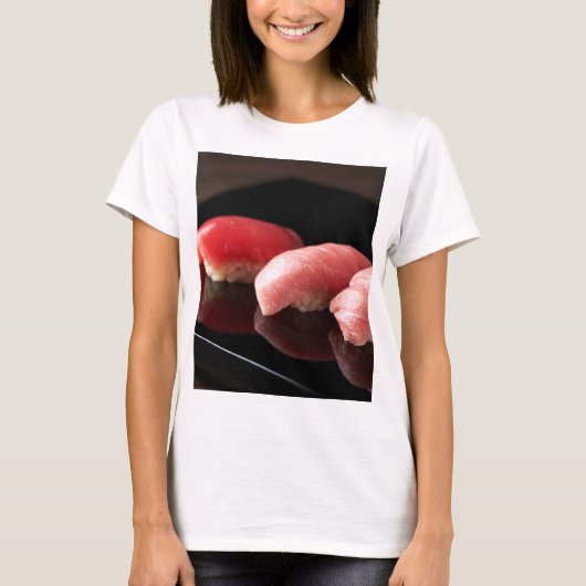 Trio of Tuna – Serene Red Beauty T-shirt (Voorkant)